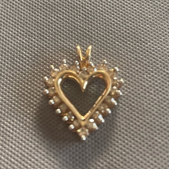 Elegant Gold Heart Pendant with diamonds - Picture 3 of 3